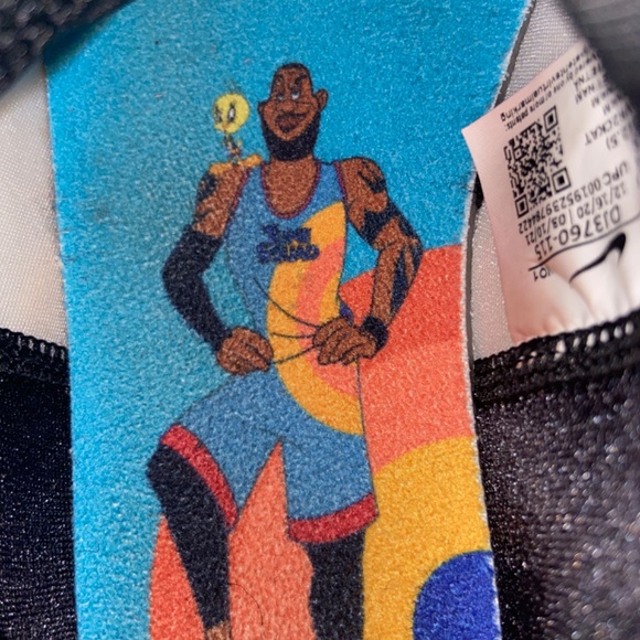 LeBron 18 Low x space jam: A new Legacy - Picture 5 of 6